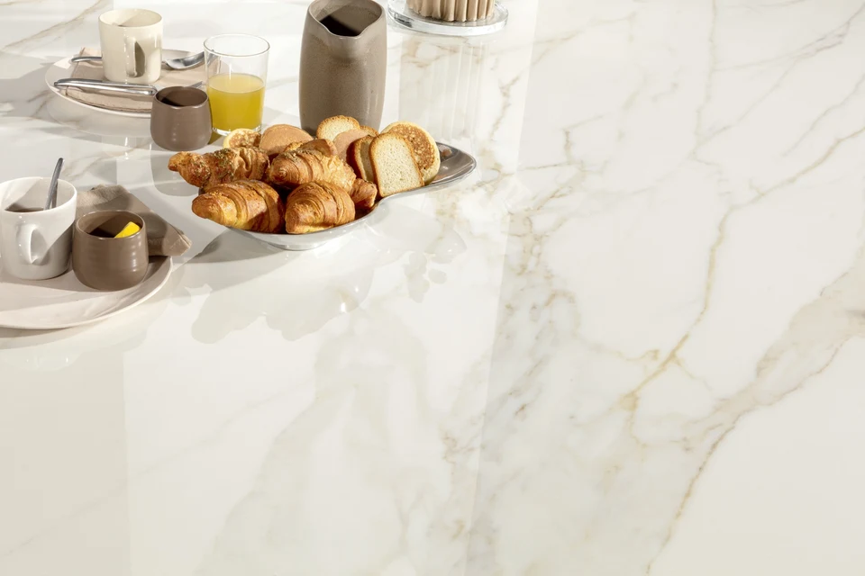 Raumgestaltung mit Keramik aus der Kollektion Marble