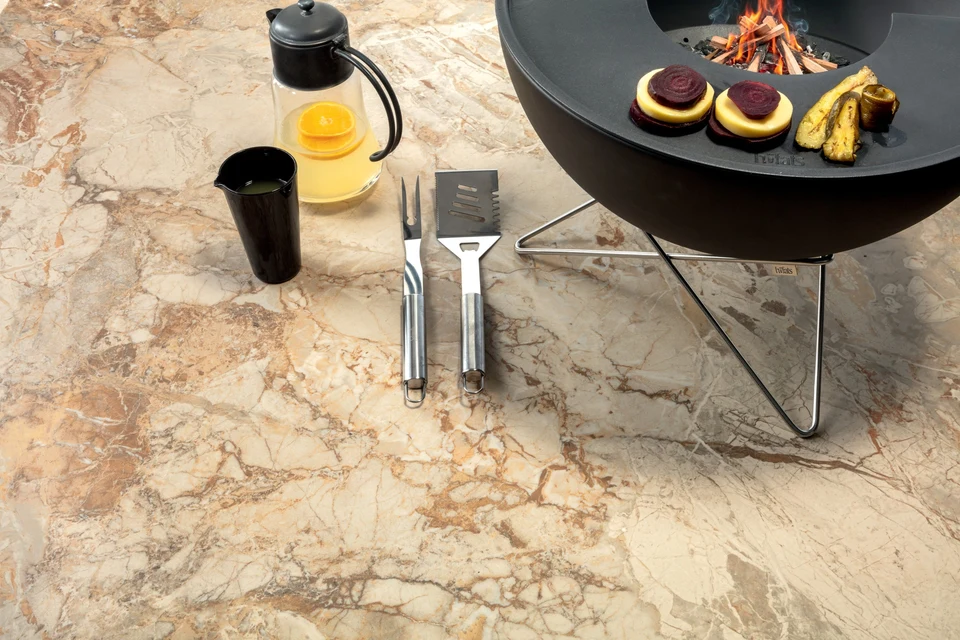 Raumgestaltung mit Keramik aus der Kollektion Marble