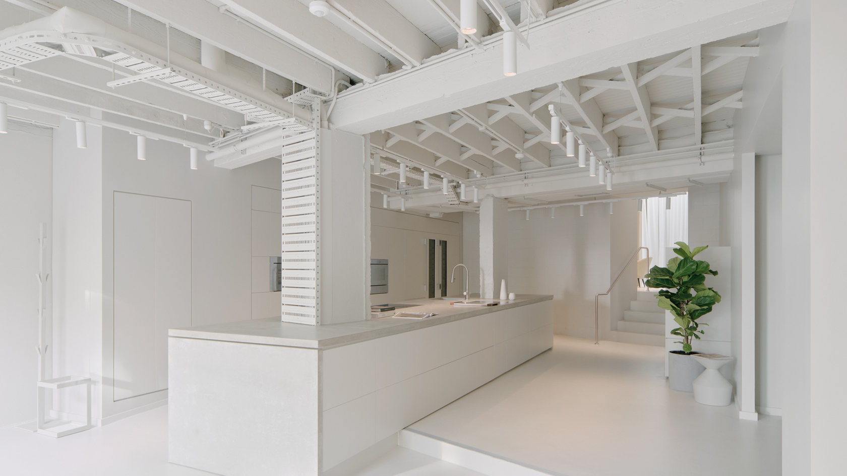 Minimalistische Küchenarchitektur mit professioneller Anmutung